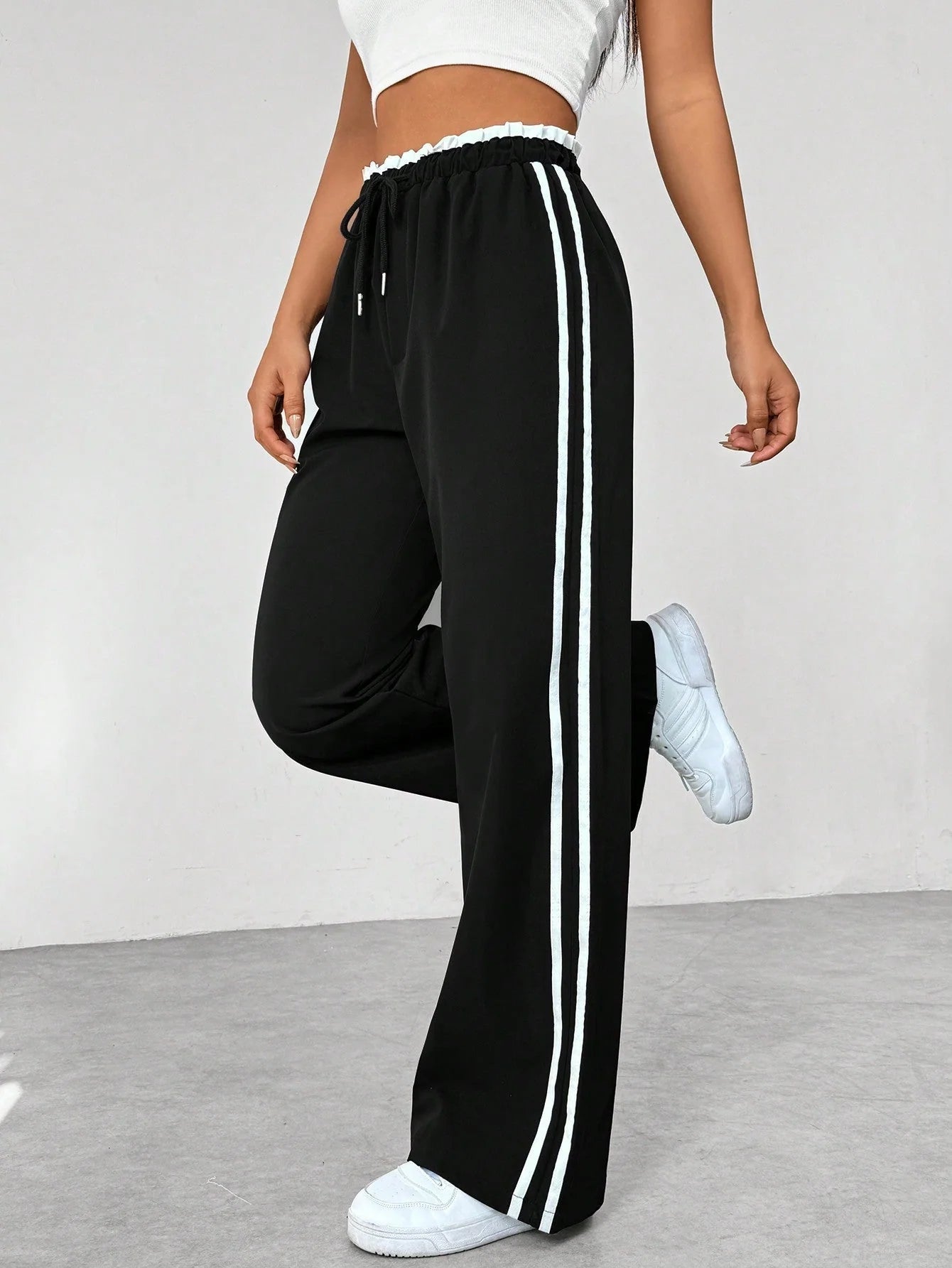 Sanne | Dames sportieve wide-leg broek met zijstrepen en trekkoord