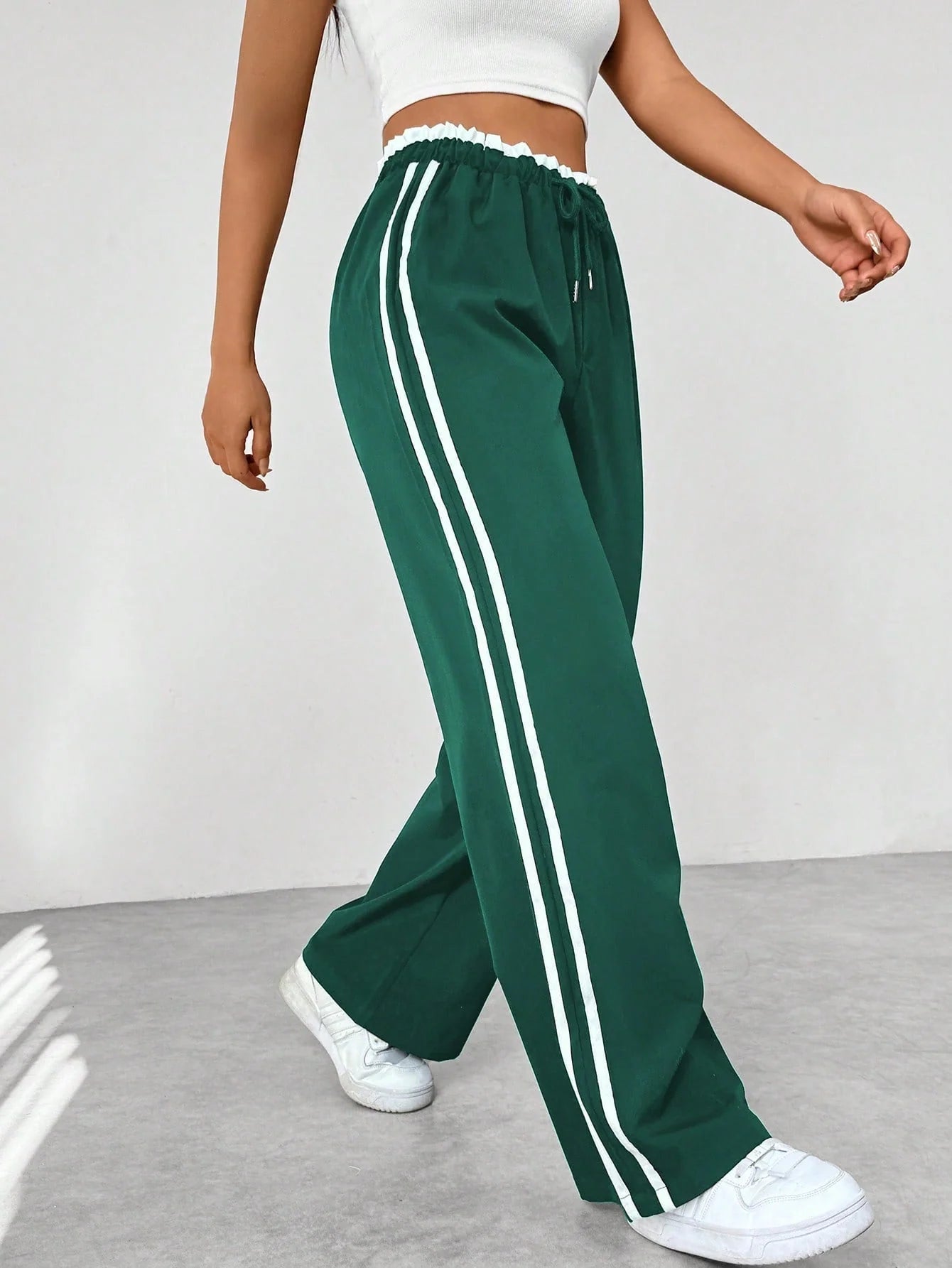 Sanne | Dames sportieve wide-leg broek met zijstrepen en trekkoord