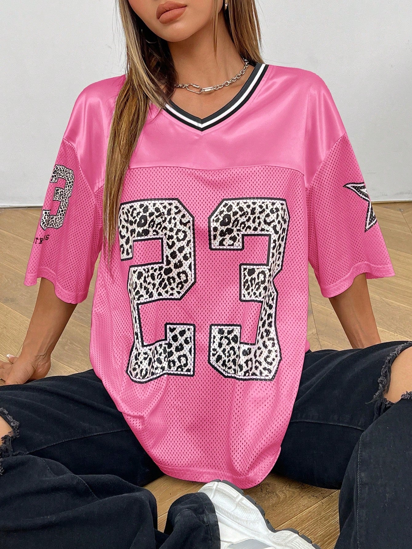 Ayla | Dames oversized mesh jersey shirt met V-hals en dierenprint