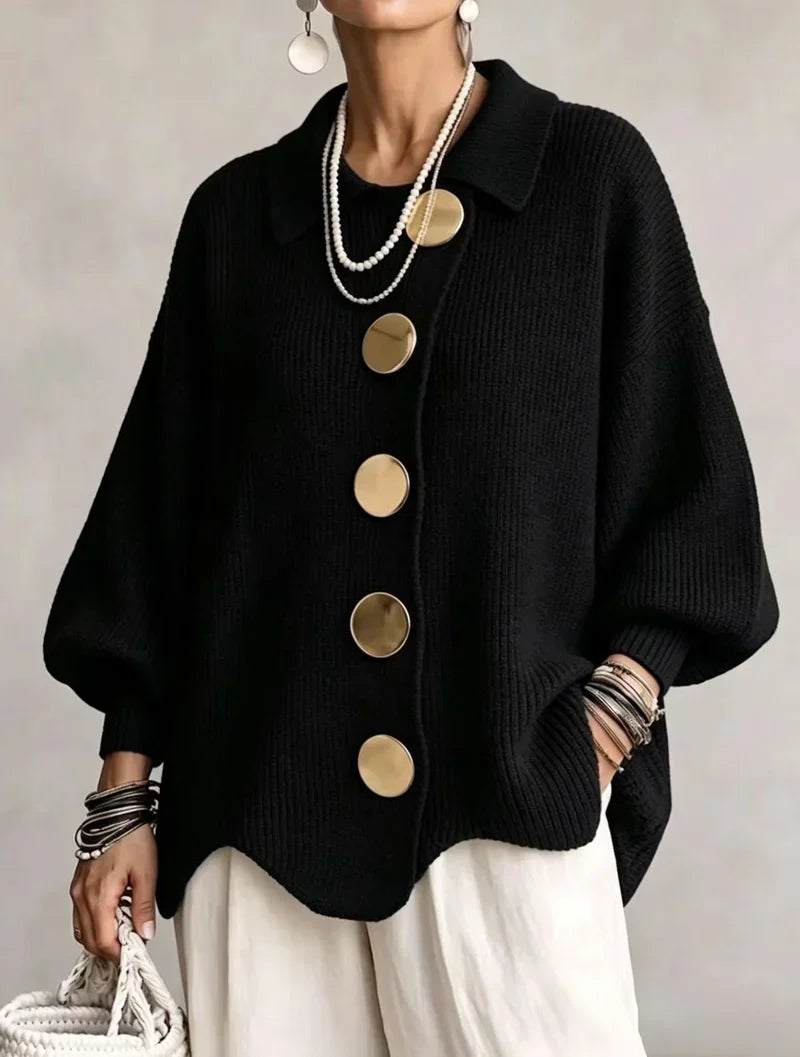 Victoire | Oversized Vest met Goudkleurige Knopen