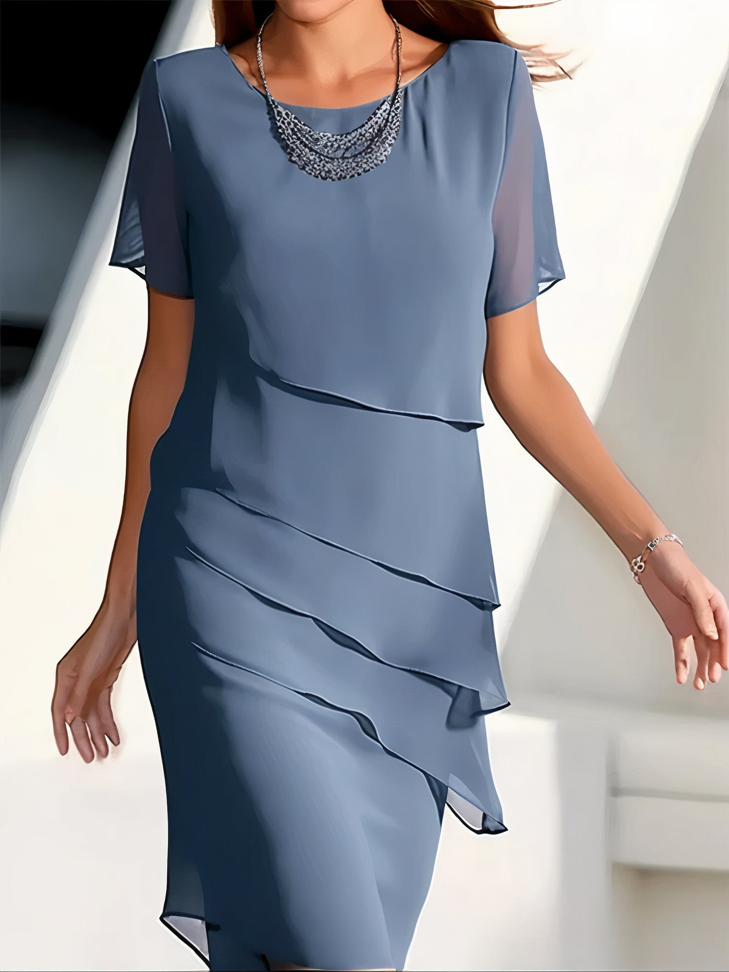 Vera | Dames elegante avondjurk met korte mouwen en asymmetrische lagen
