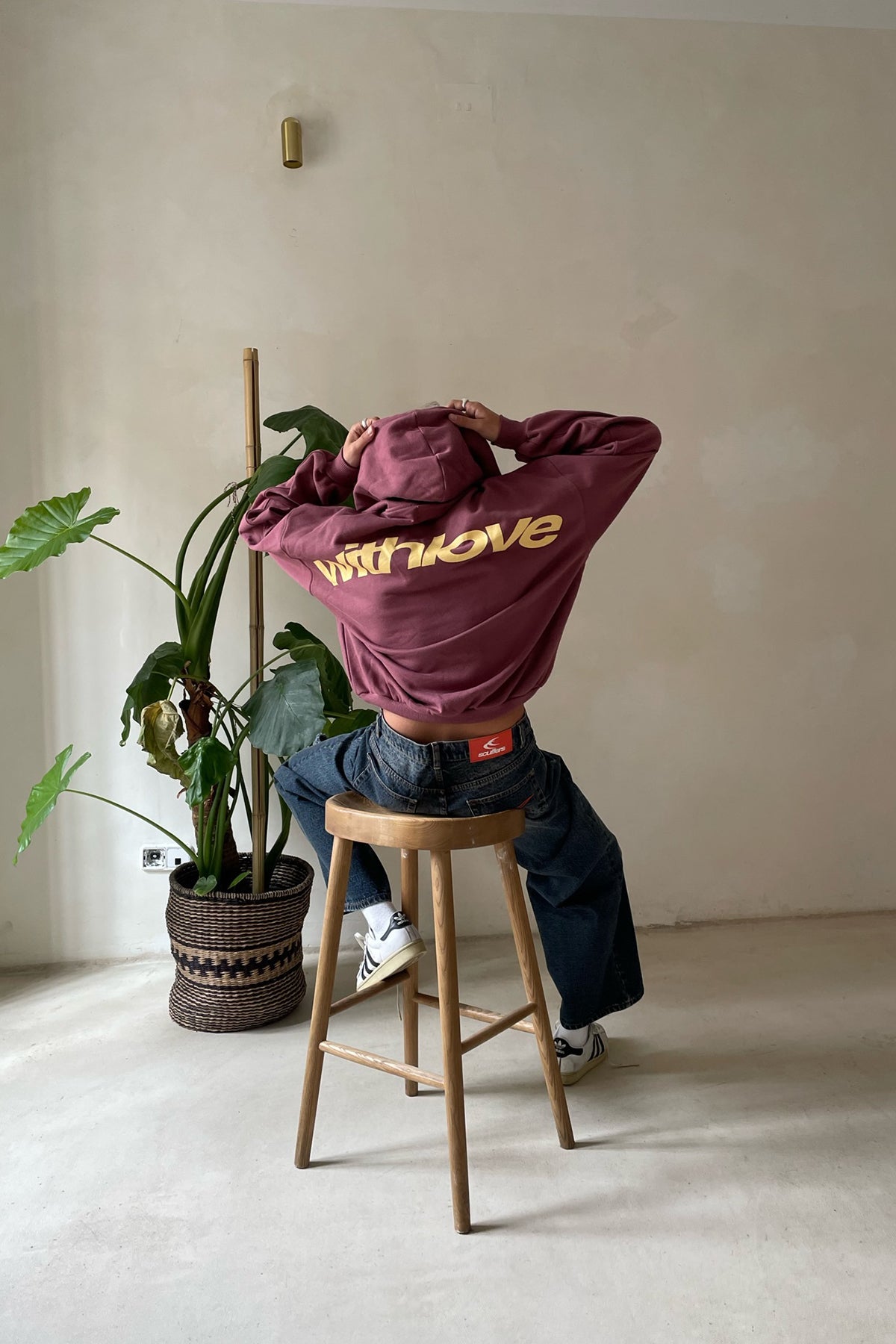 Nanda | Dames hoodie met ontspannen pasvorm en With love print